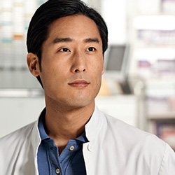 Imagen en primer plano de un médico